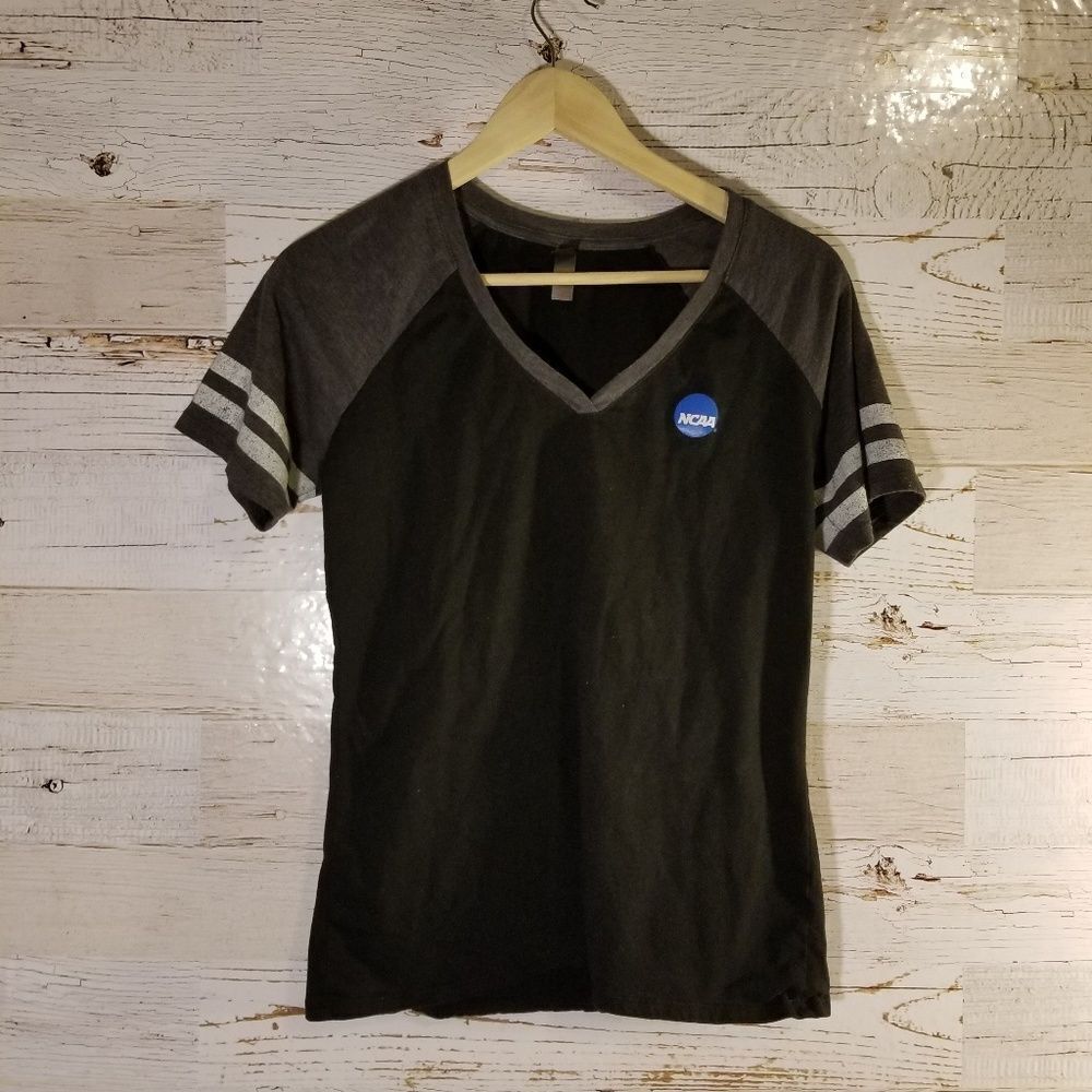 NCAA v-neck t-shirt‎